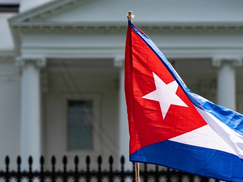 Trump menace de tarifs douaniers les pays vendant du pétrole à Cuba