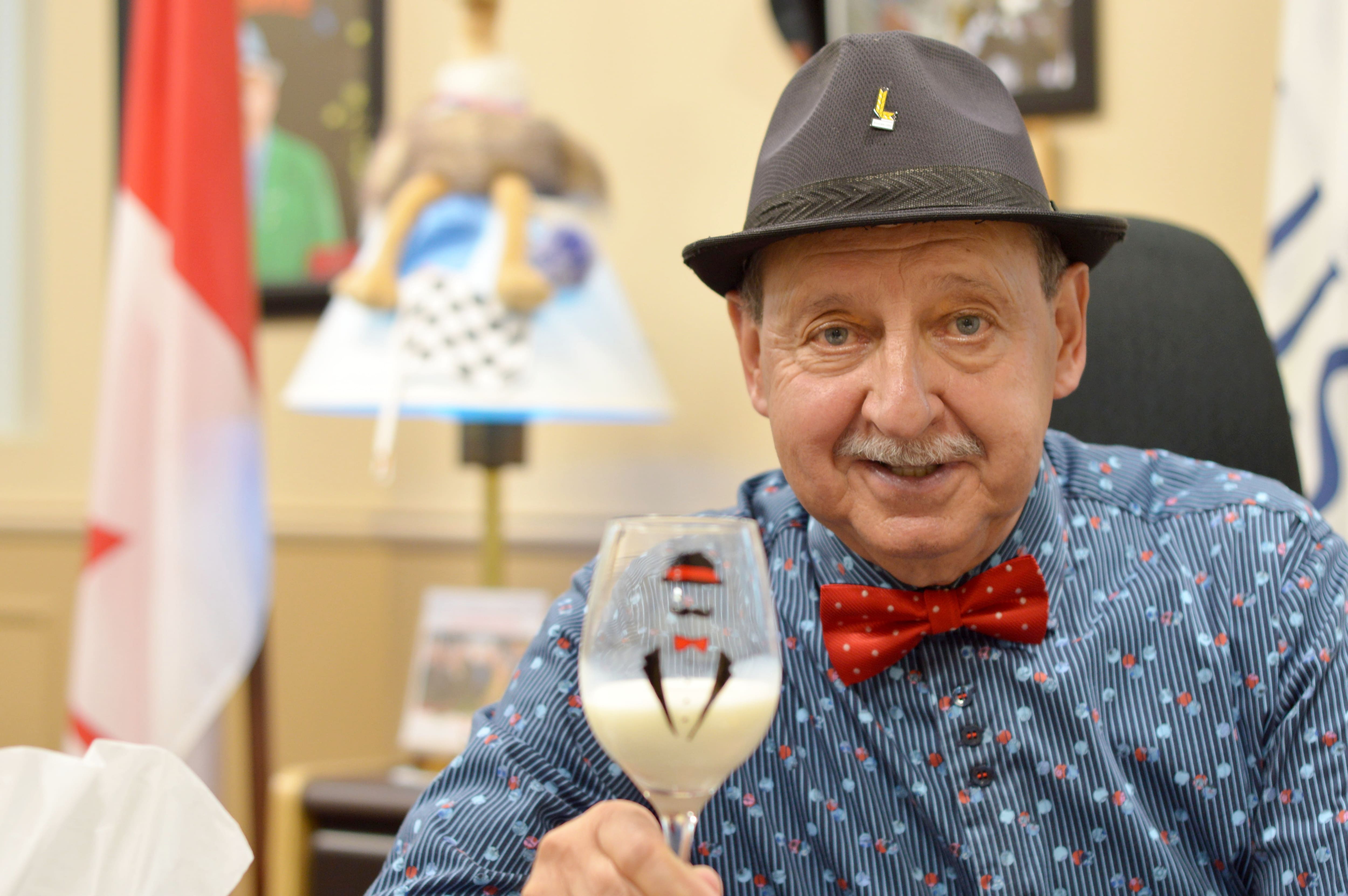 [PHOTOS] &laquo;Si je perds les &eacute;lections, c&rsquo;est fini, la politique&raquo;: le c&eacute;l&egrave;bre maire de Louiseville &laquo;tr&egrave;s stress&eacute;&raquo; &agrave; l&rsquo;id&eacute;e de perdre son poste