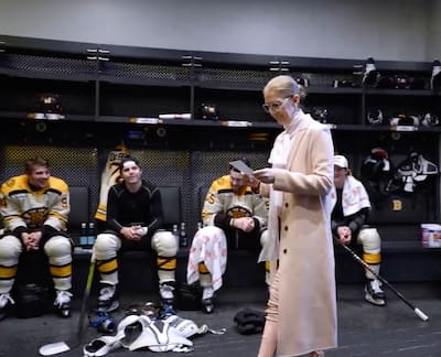 Celine Dion se dio una ducha de Gatorade en un video transmitido antes del partido de Sunday Night Football de NBC.