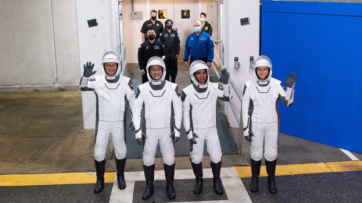Quatro astronautas decolaram para a estação espacial com a SpaceX Quatro astronautas decolaram para a estação espacial com a SpaceX