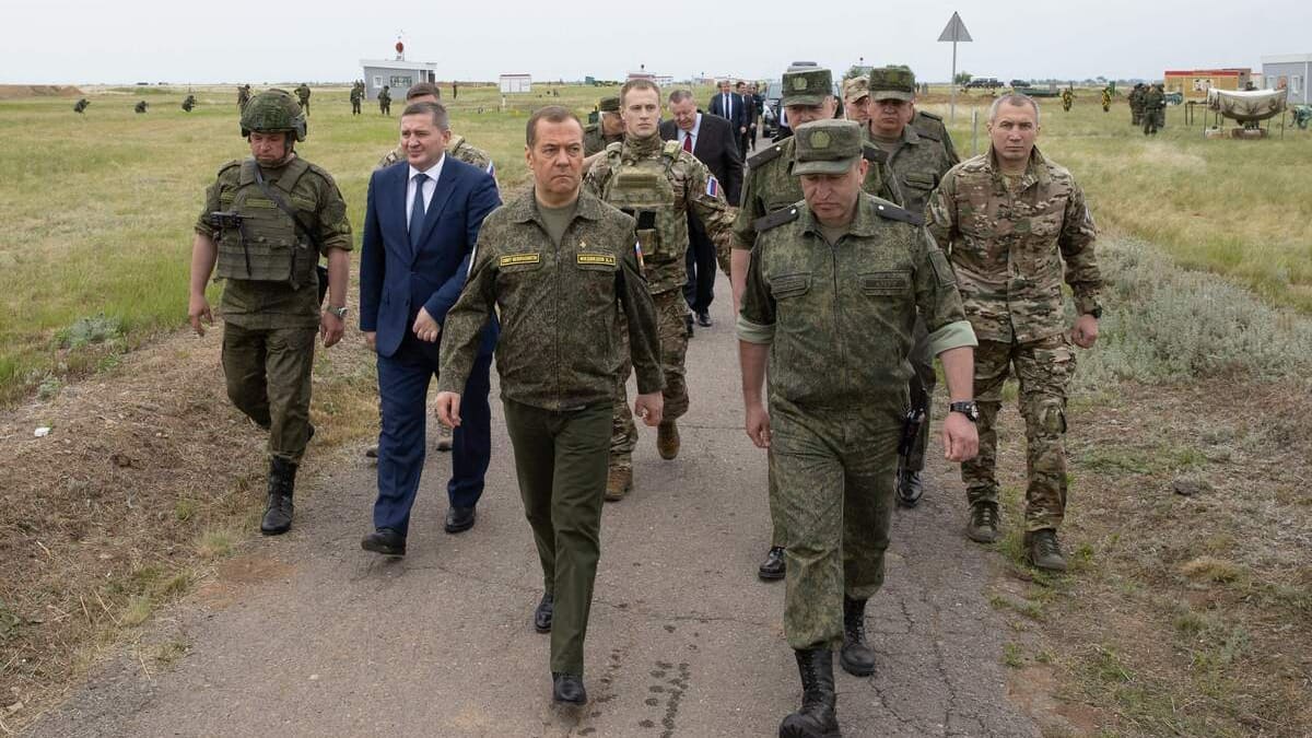 L'armée russe a recruté 385 000 soldats en 2023 et continuera en 2024 | JDM