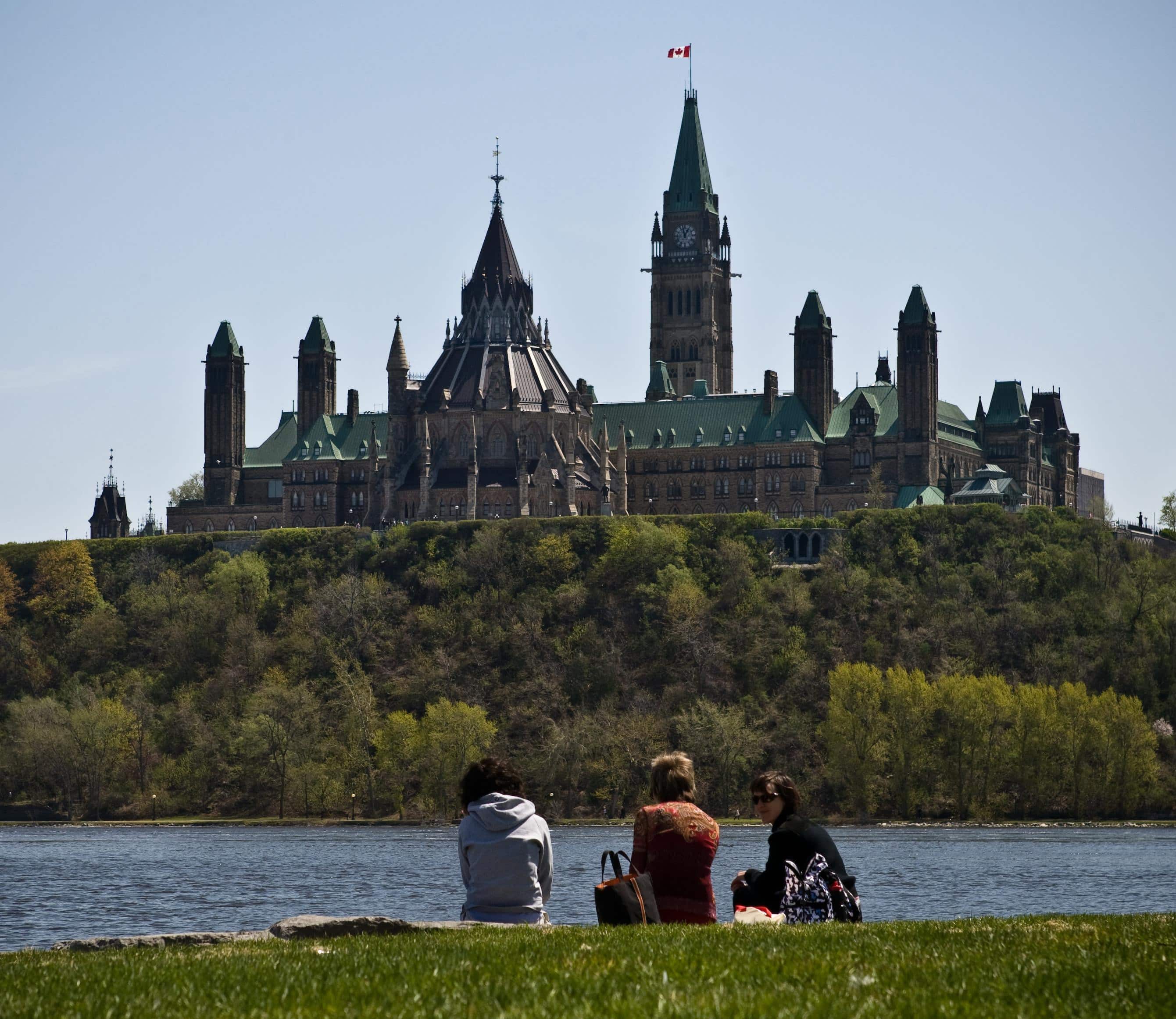 Le Parti lib&eacute;ral d&eacute;fend un 6e lien entre Gatineau et Ottawa