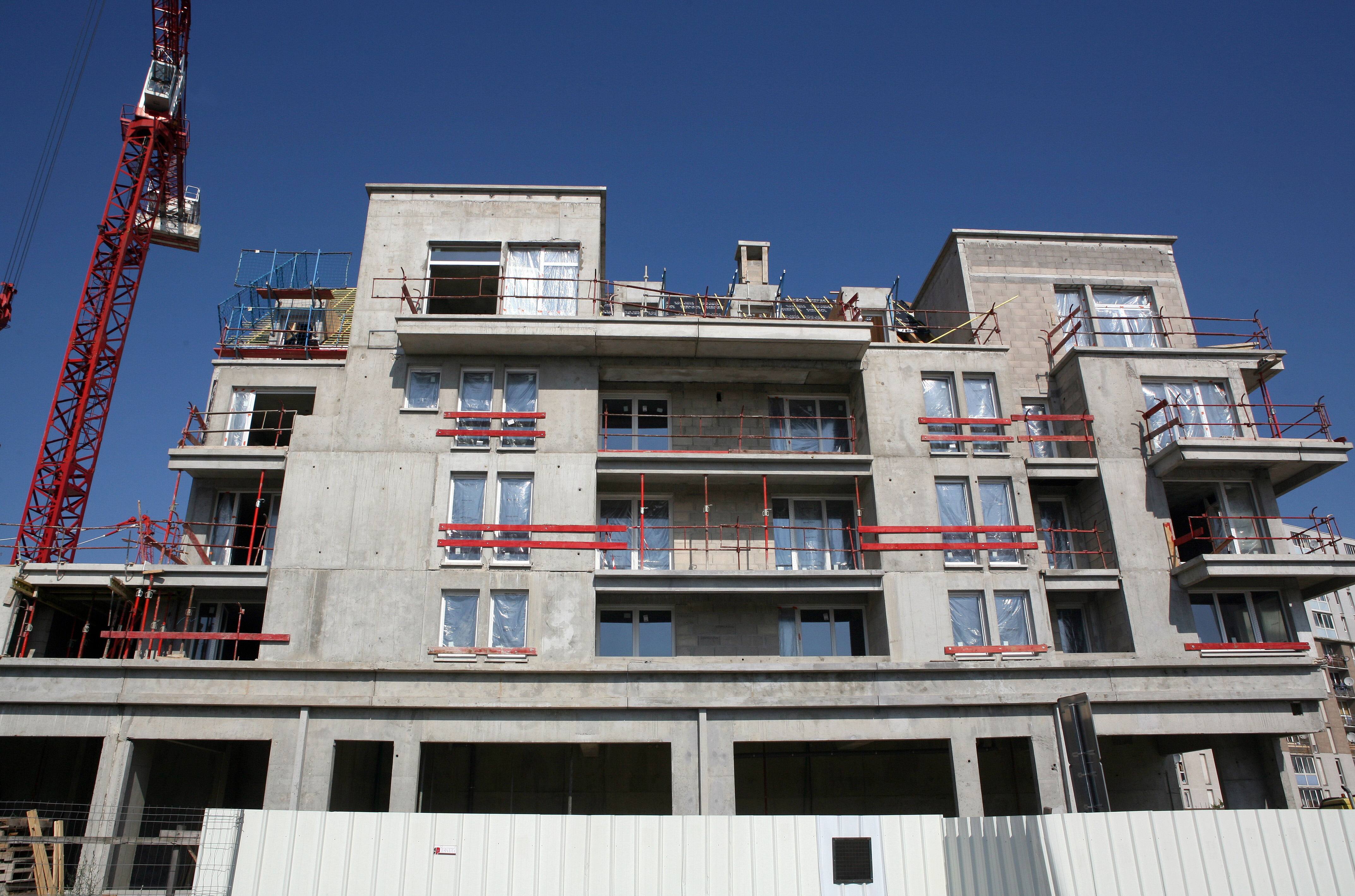 Les mises en chantier diminuent au pays