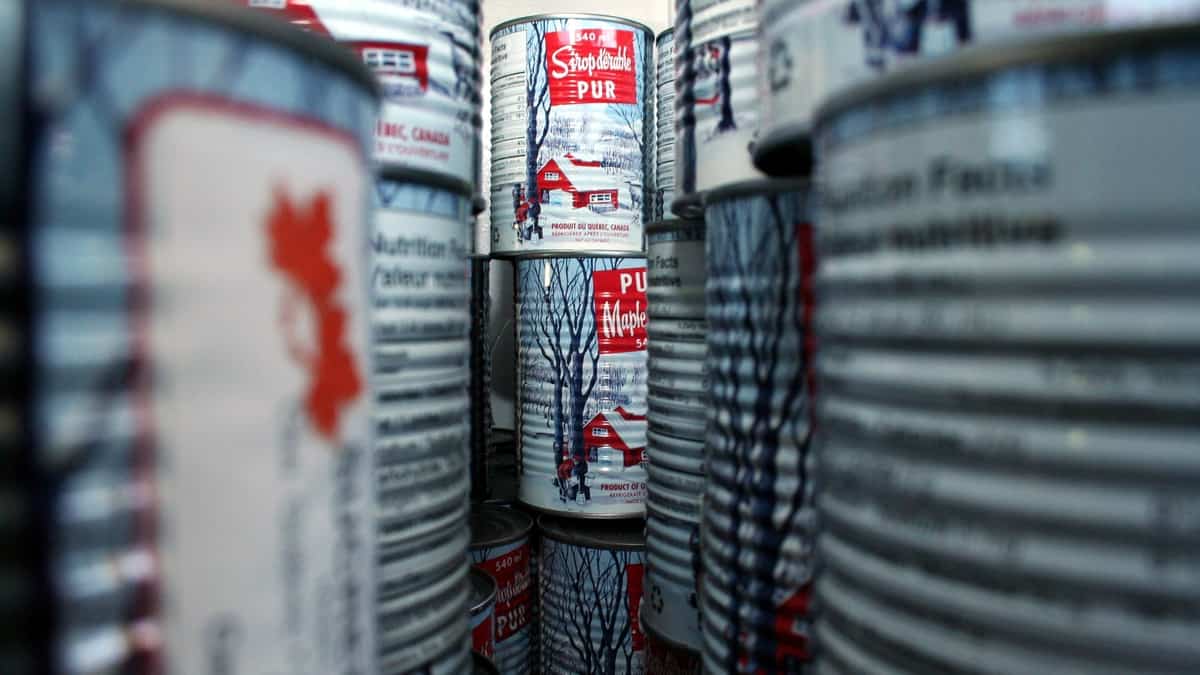 Pour éviter la pénurie, le Québec puise dans ses réserves de sirop d'érable