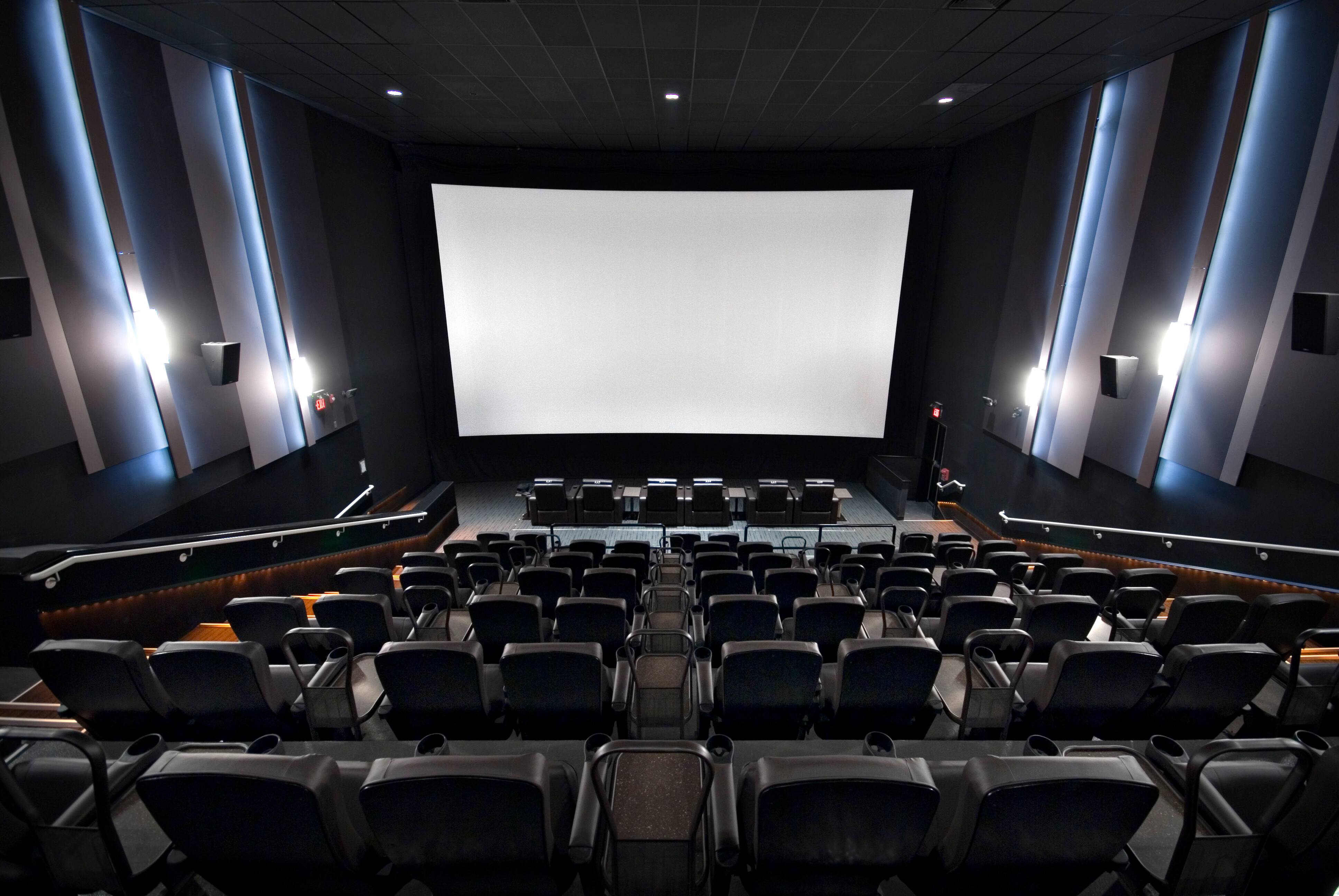 Promenades Saint-bruno / Devant Le Cineplex Odéon