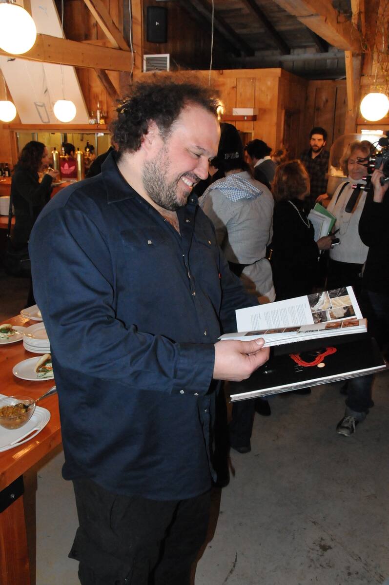 Salaire &agrave; 13,50$/h: Martin Picard d&eacute;fend une offre d&rsquo;emploi