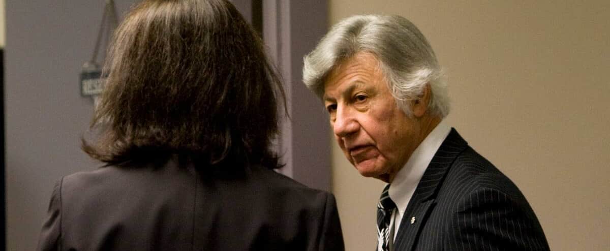 $ 13.3 million to the victim of a doctor who fertilized his patients with sperm $ 13.3 million to the victim of a doctor who fertilized his patients with sperm