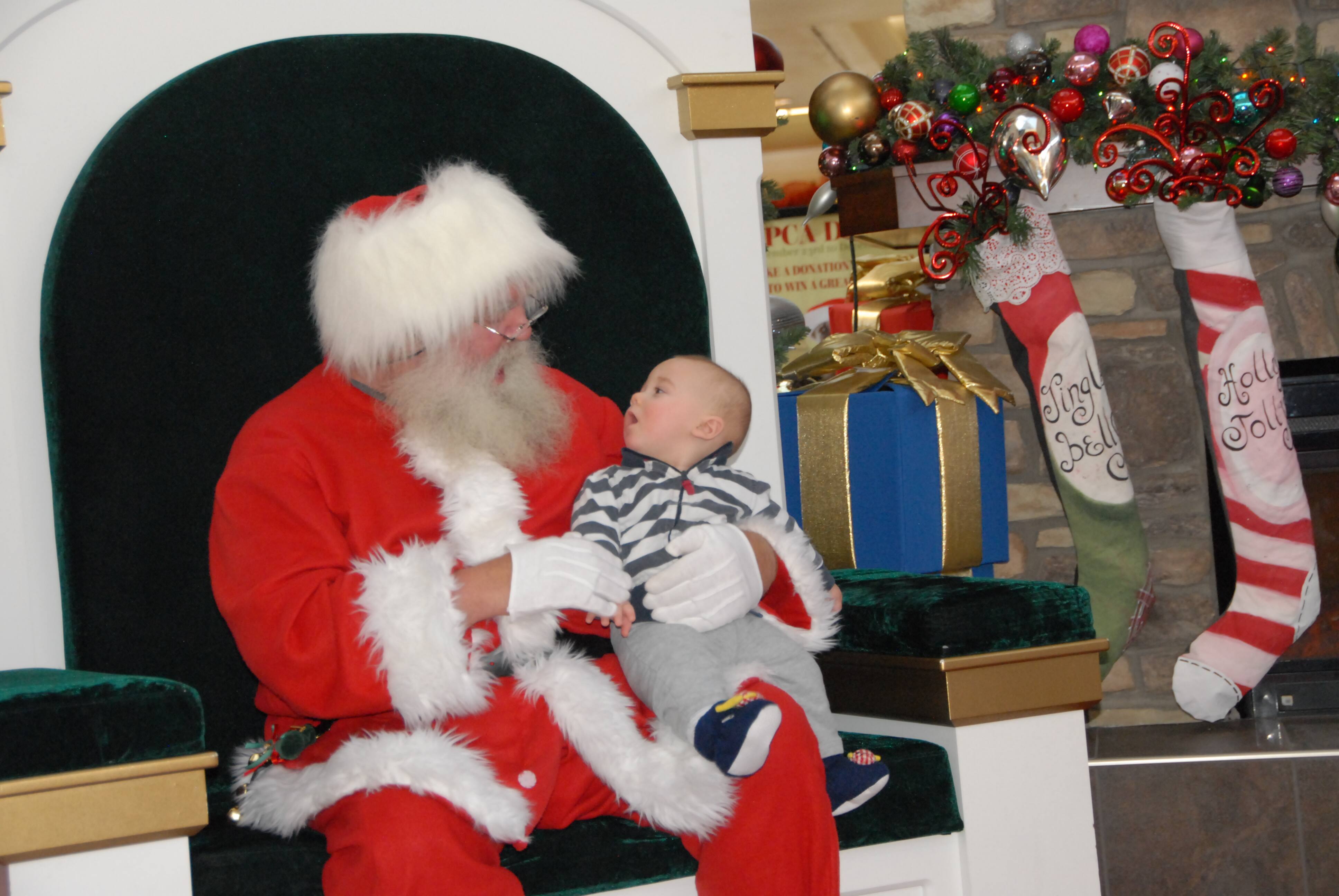 Le Pere Noel Visitera Des Centres Commerciaux De Cadillac Fairview Jdm