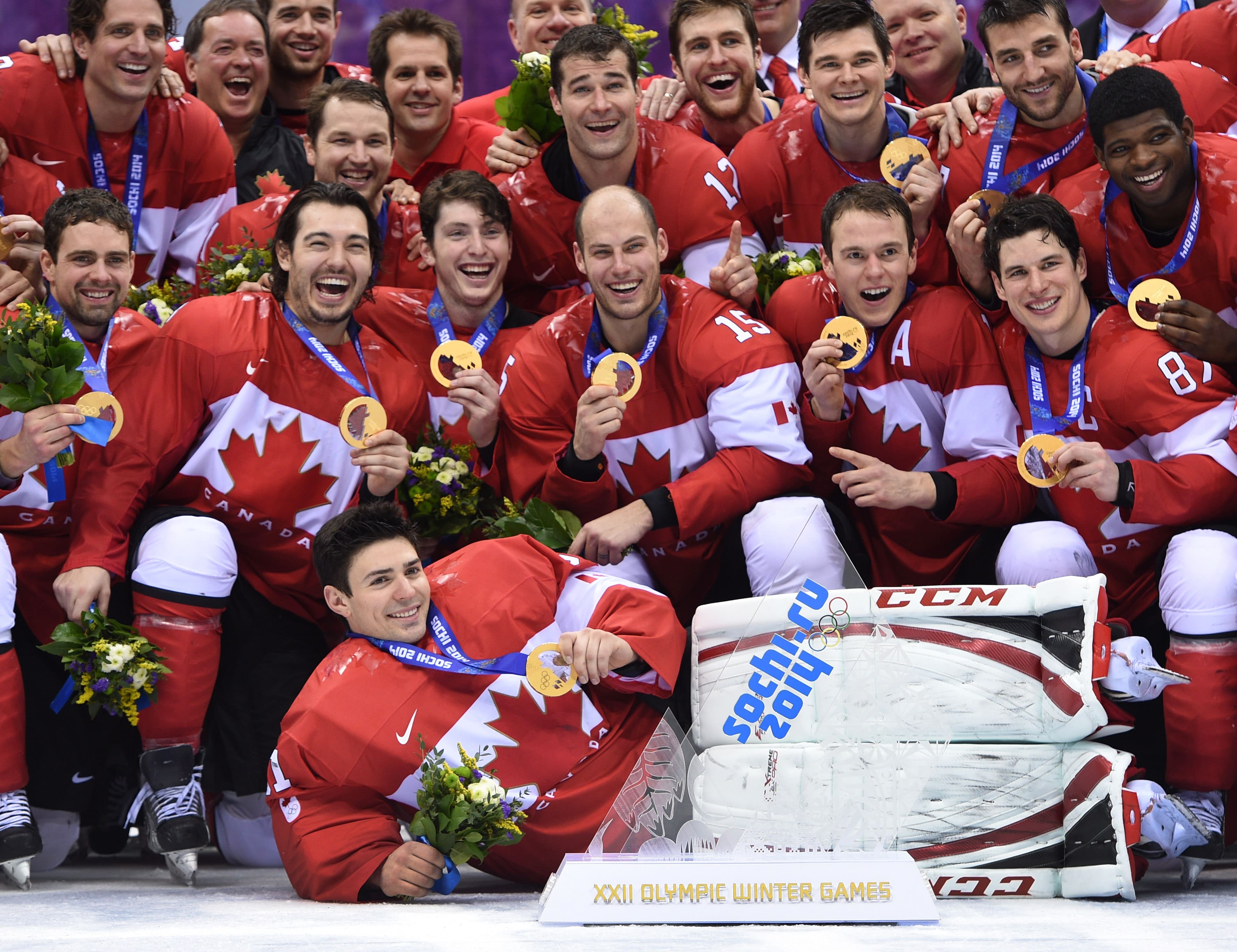 Canadá ganhando o ouro durante o jogo da medalha de ouro masculina na arena Bolshoi, Suécia x Canadá nos Jogos Olímpicos de Inverno de Sochi 2014 em Sochi, Rússia, no sábado, 23 de fevereiro de 2014. Ben Pelosse/Journal de Montreal/QMI Agency OLY2014