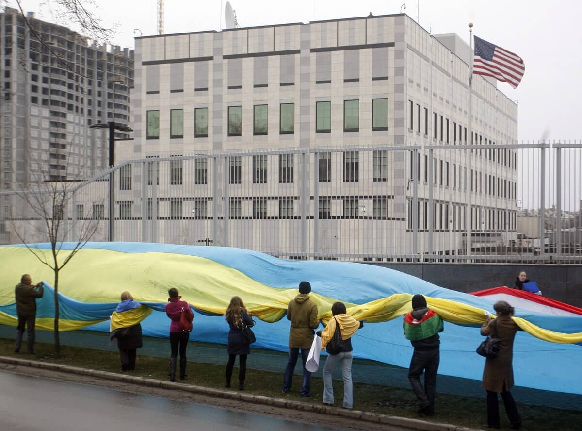 Washington ordonne le d&eacute;part des familles de diplomates am&eacute;ricains &agrave; Kiev