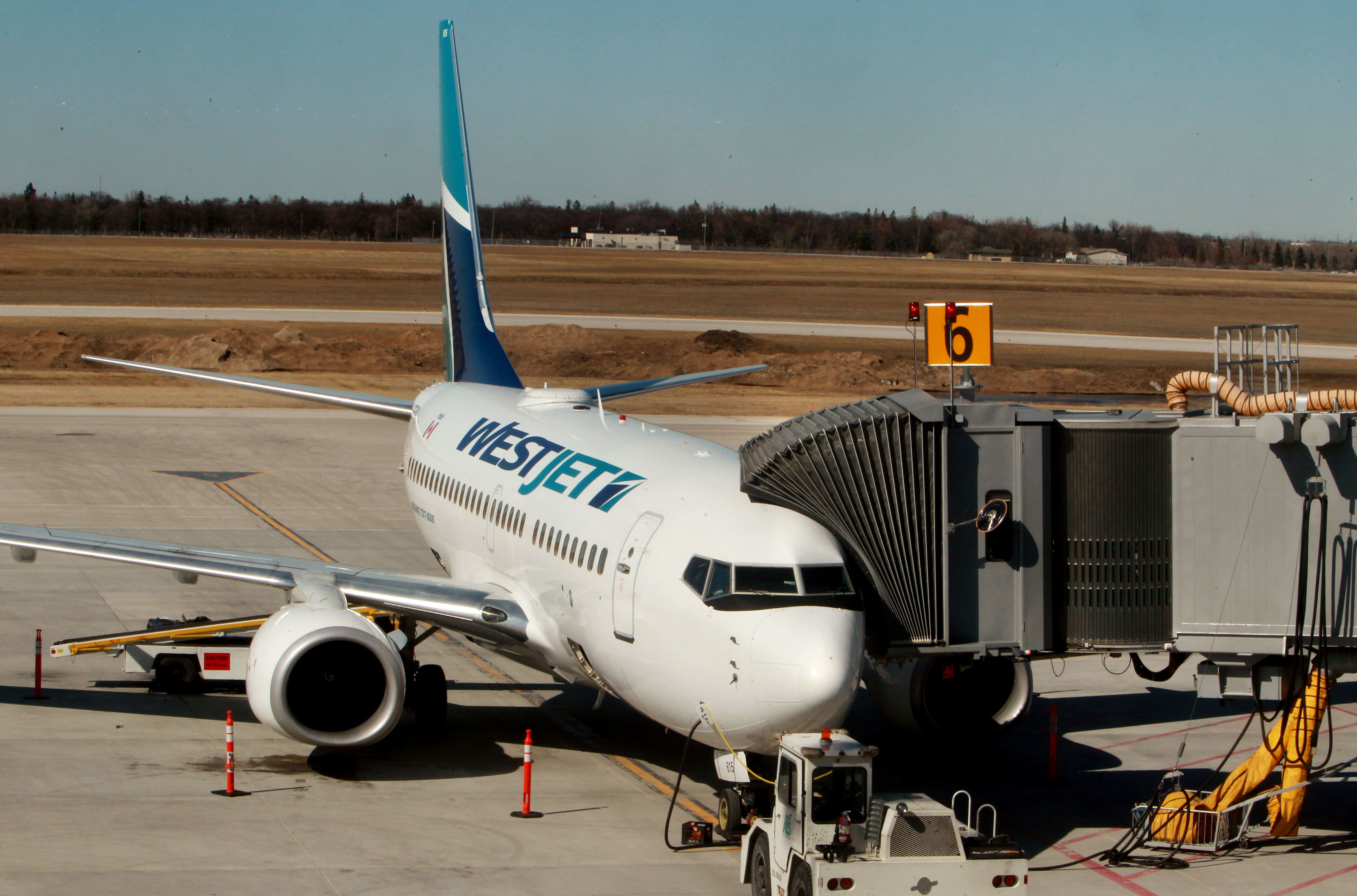 Quelles sont les obligations envers les passagers touchés par la grève chez WestJet?
