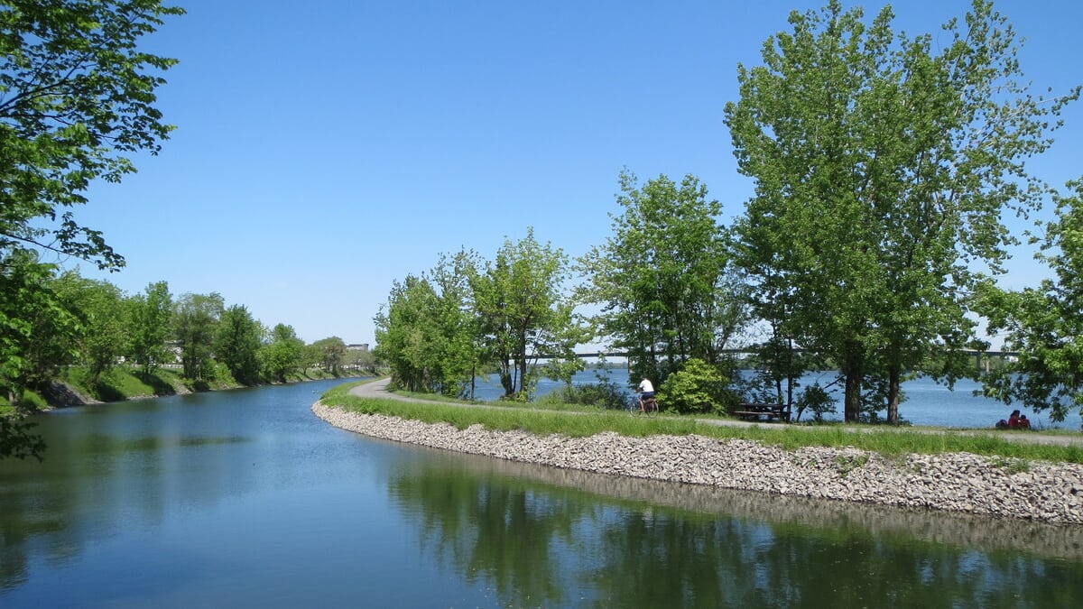 Mort d’un cycliste tombé dans le Canal-de-Chambly: une coroner recommande l’installation de barrières