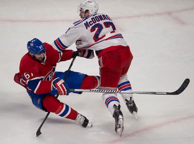 Ryan McDonagh, servitore di una mise en échec di Max Pacioretty, durante le serie eliminate del 2014.