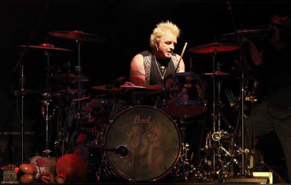 Image principale de l'article Le batteur d’Aerosmith poursuit la formation