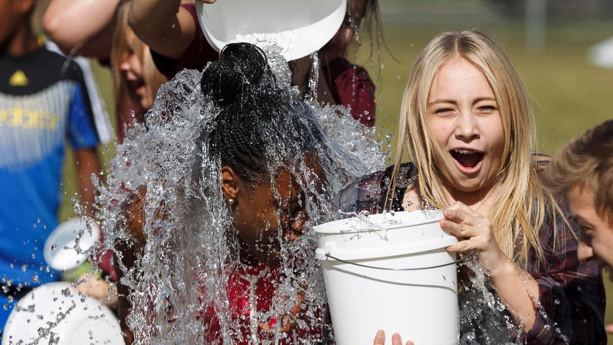 «Ice Bucket Challenge»: le défi qui a fait avancer la recherche | TVA ...