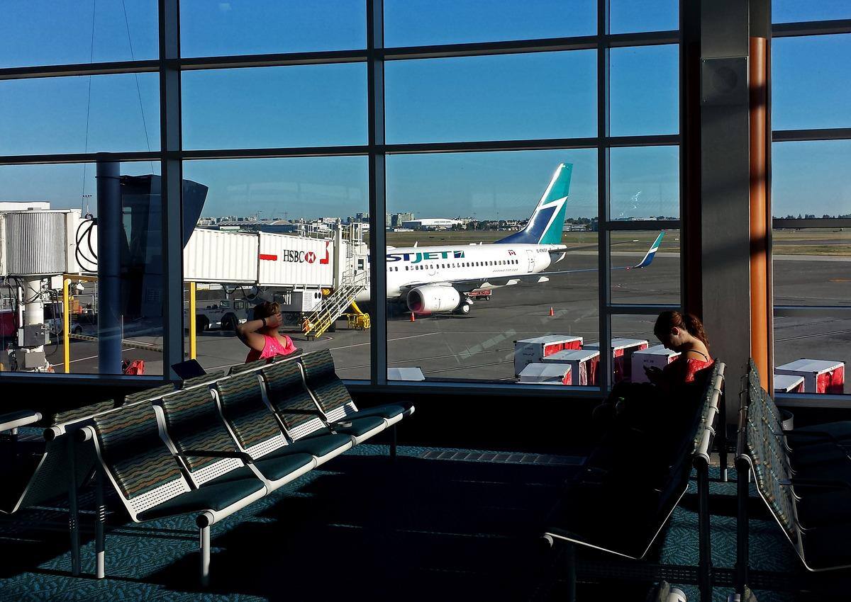 Dix passagers perturbateurs expulsés d’un avion sur le point de décoller vers le Mexique à Vancouver