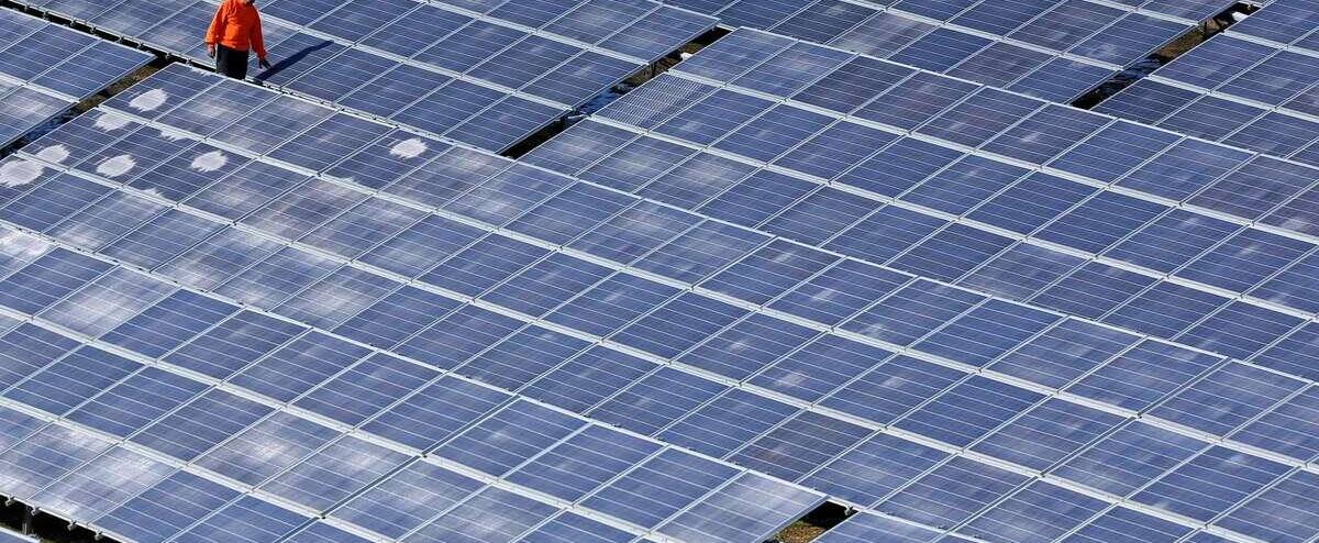 La Caisse buys 73 solar power plants in Spain 1