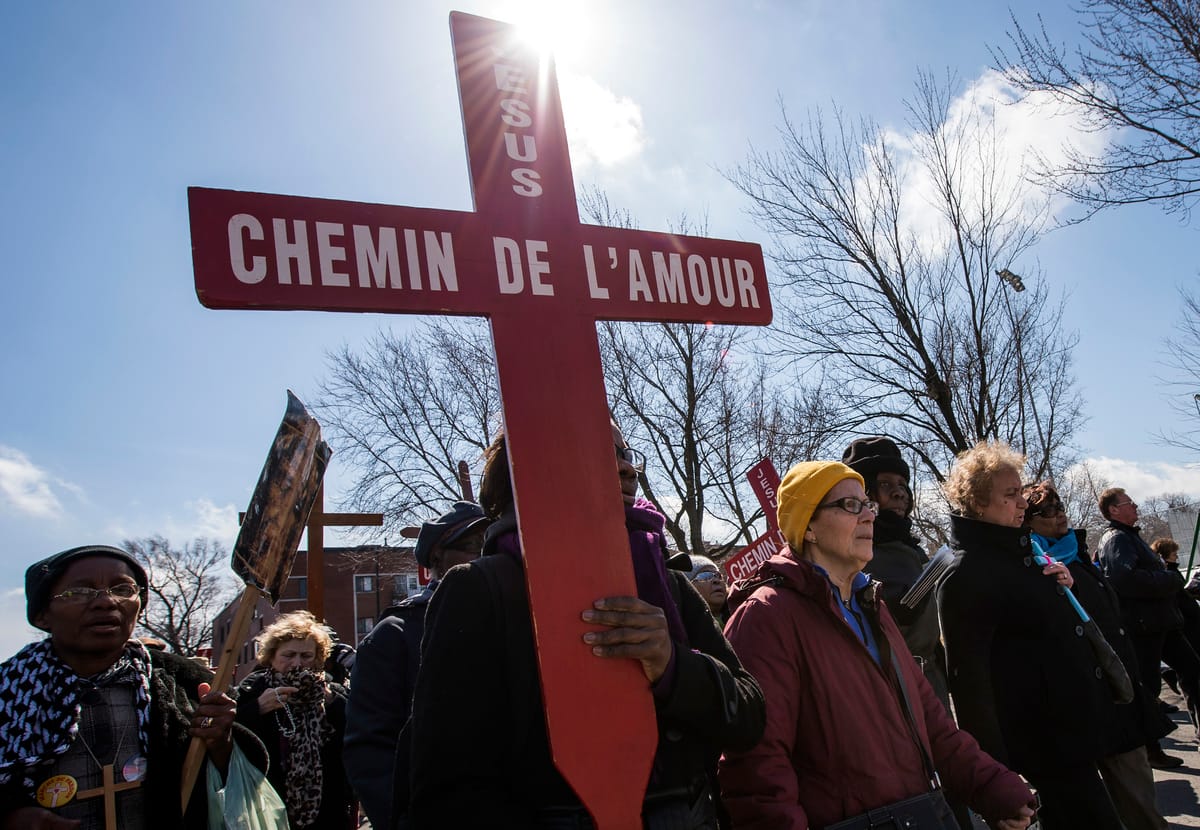 Des Montr&eacute;alais prennent part &agrave; la Marche du pardon