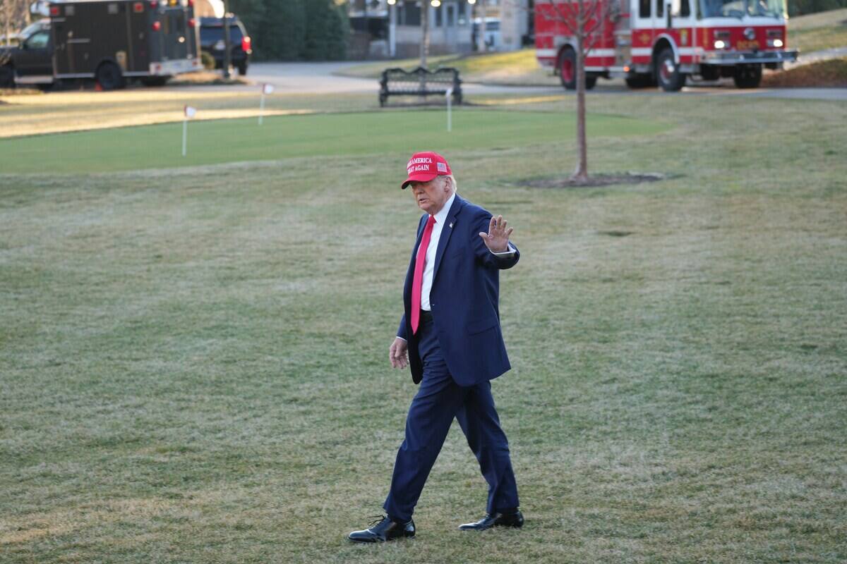 トランプはアメリカの公用語として英語を確立したい