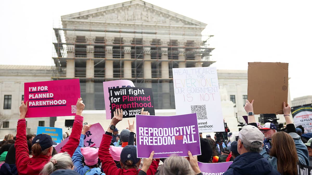 Gare aux coupes de cheveux masculines et aux kidnappings en pleine rue: de nombreux droits menacés dans l’Amérique de Donald Trump