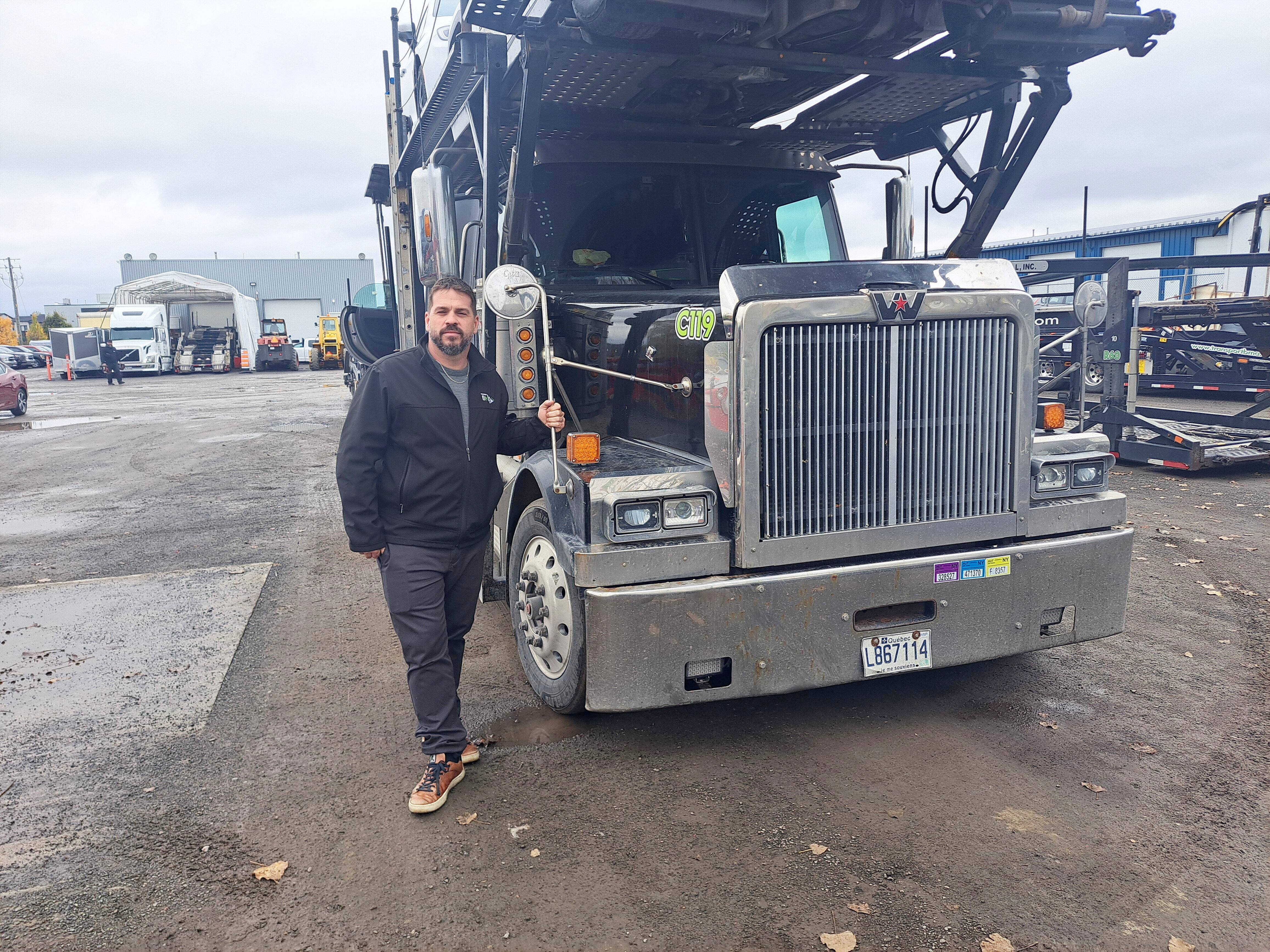 Les snowbirds ont mis plus de temps que d'habitude pour organiser le transport de leurs v&eacute;hicules vers la Floride