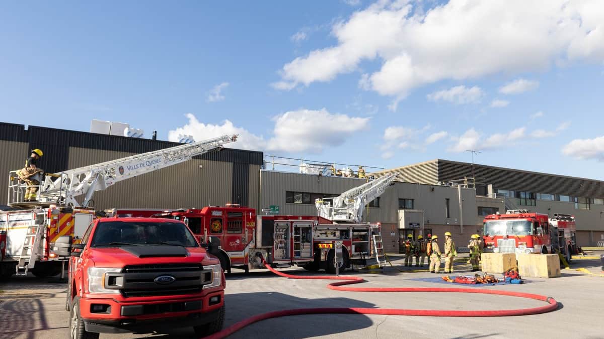Un Incendie Fait Rage Au Patro Roc-Amadour, Sur La 1re Avenue, À Qu...
