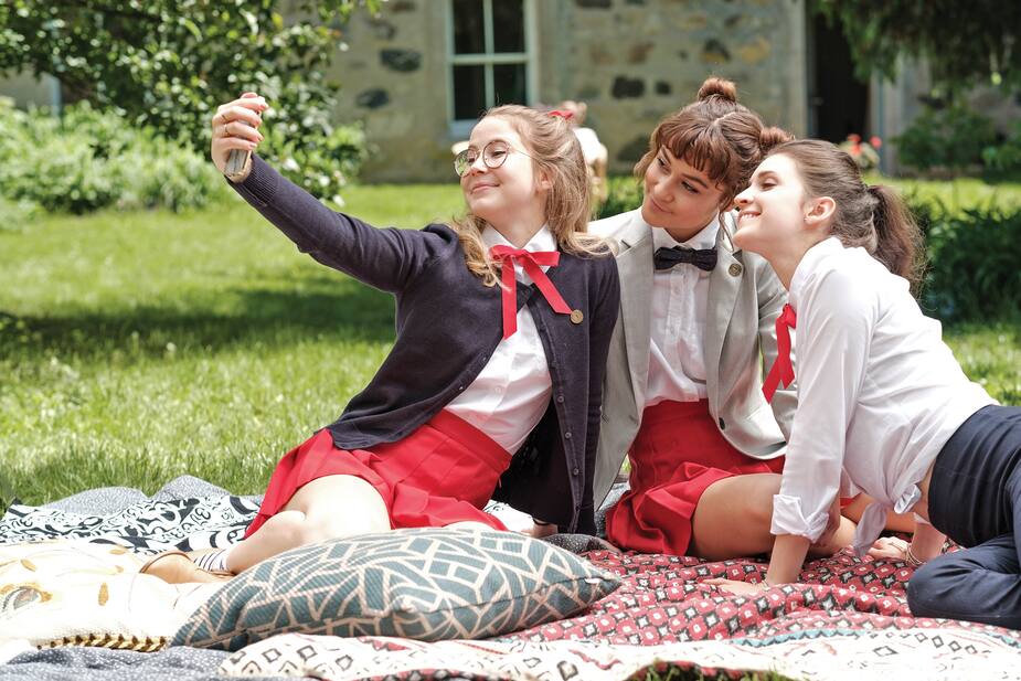 C’est déjà la fin du secondaire pour Marie, Wendy et Agathe (Juliette Gosselin, Sabrina Bégin Tejeda et Léa Roy)!
