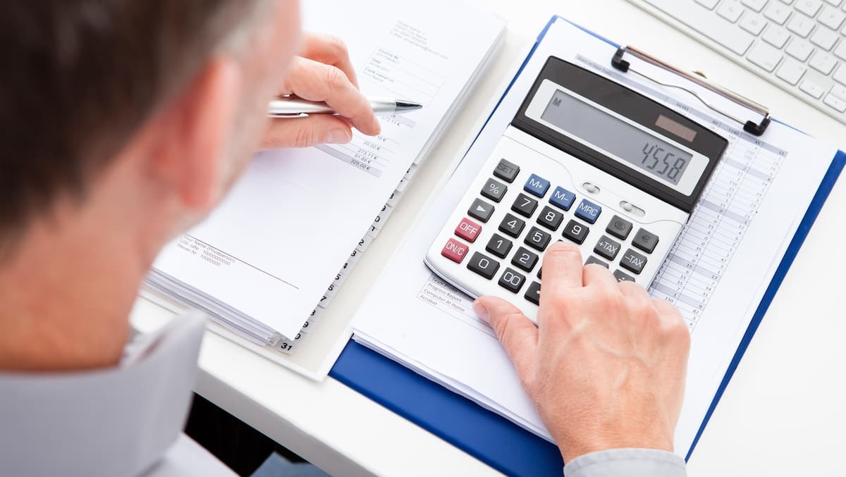 «On le voit de plus en plus»: des parents donnent des milliers de dollars à leurs enfants pour les aider financièrement