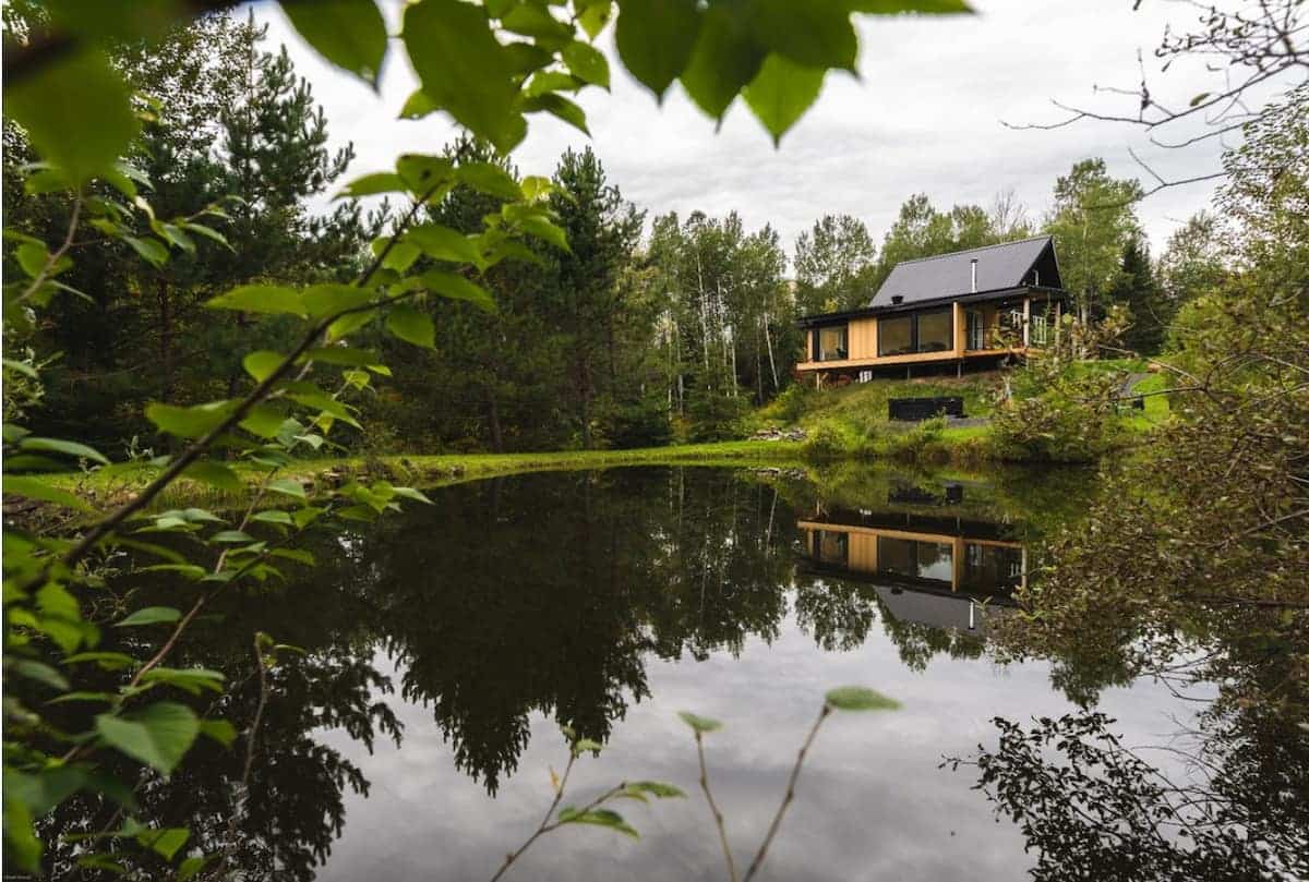 Un chalet en nature avec spa et lac privé à louer 
