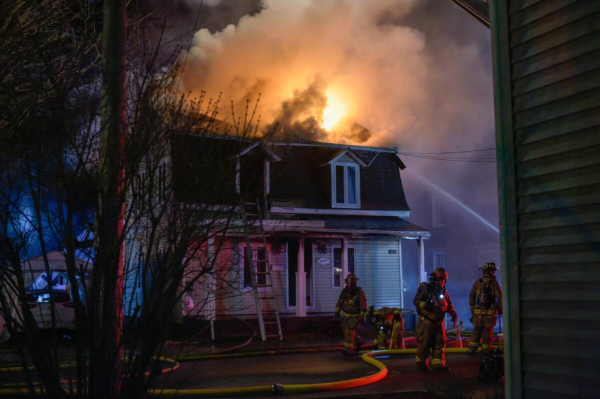 Une r&eacute;sidence de Richelieu ravag&eacute;e par les flammes