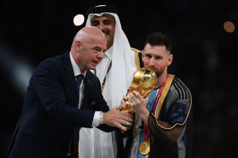 Image principale de l'article Voici la signification du vêtement donné à Messi