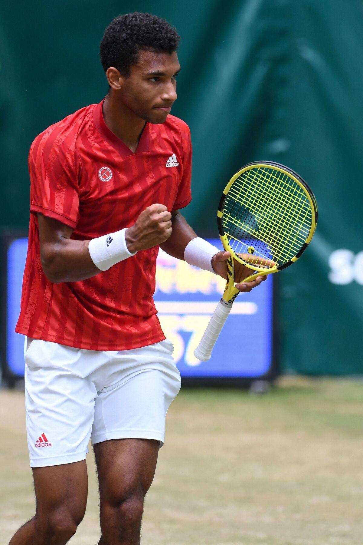 Auger-Aliassime passe en demi-finale | TVA Nouvelles