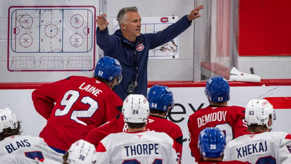 Maniez-vous, les gars!
Maniez-vous, les gars!