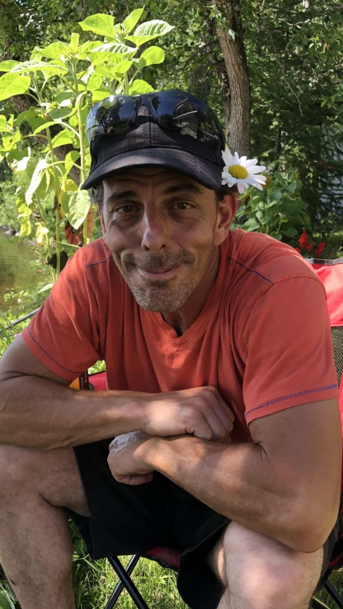 Lib&eacute;r&eacute; apr&egrave;s avoir &eacute;t&eacute; accus&eacute; de tentative de meurtre, il est arr&ecirc;t&eacute; pour bris de conditions