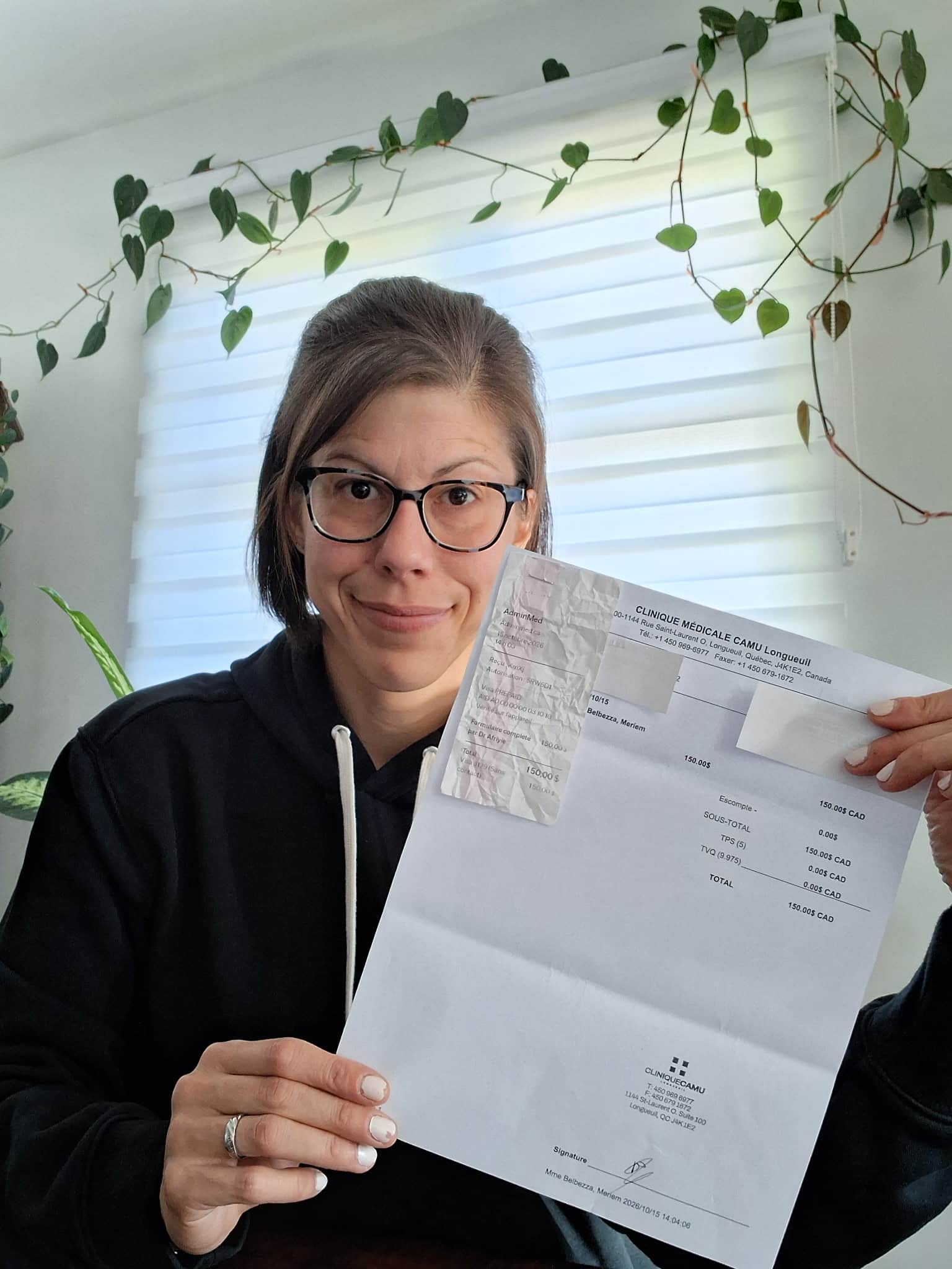 150$ pour corriger une erreur dans un formulaire médical: la clinique reconnaît une anomalie