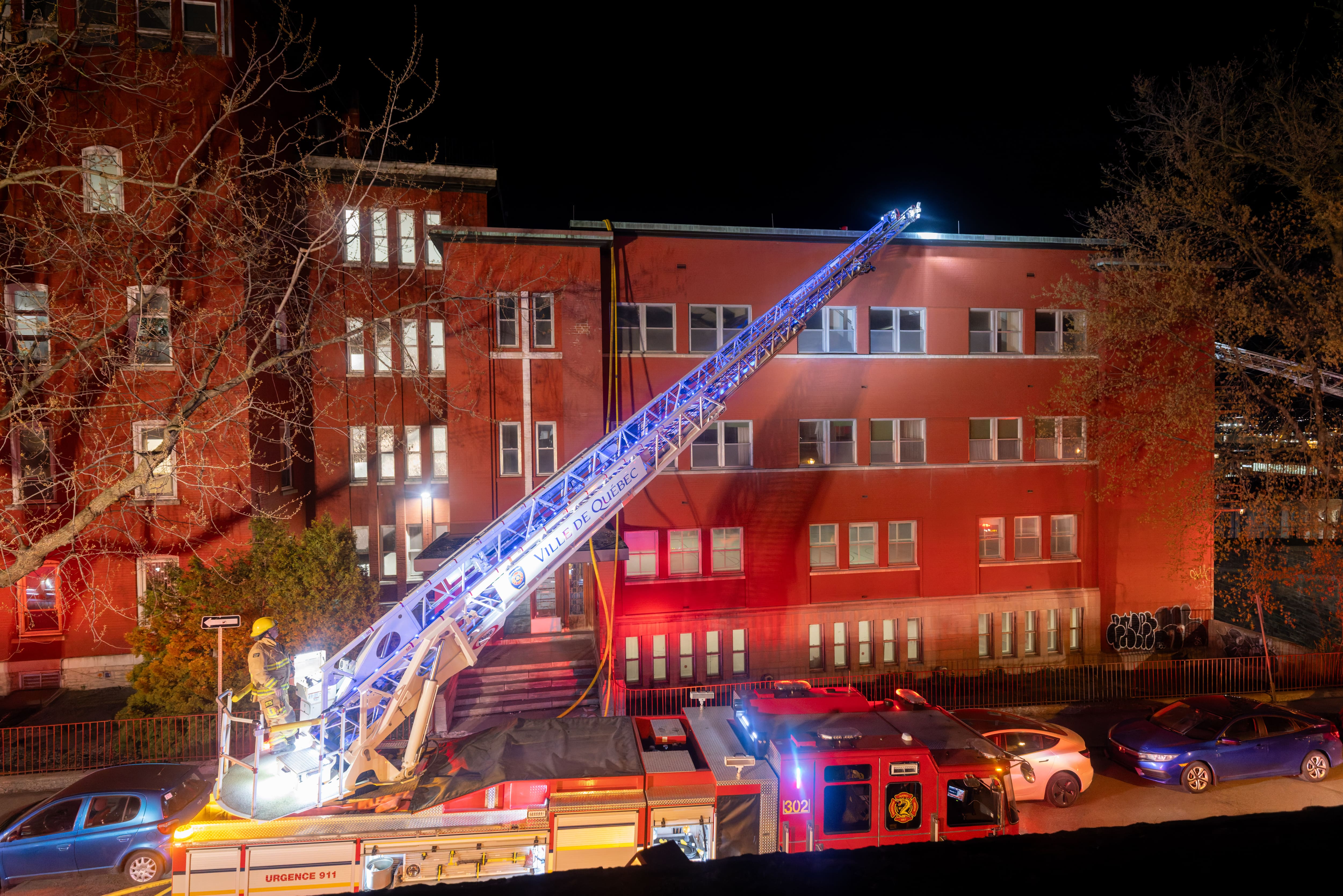 Les pompiers sont intervenus pour un incendie à la toiture d’un immeuble du Vieux-Québec