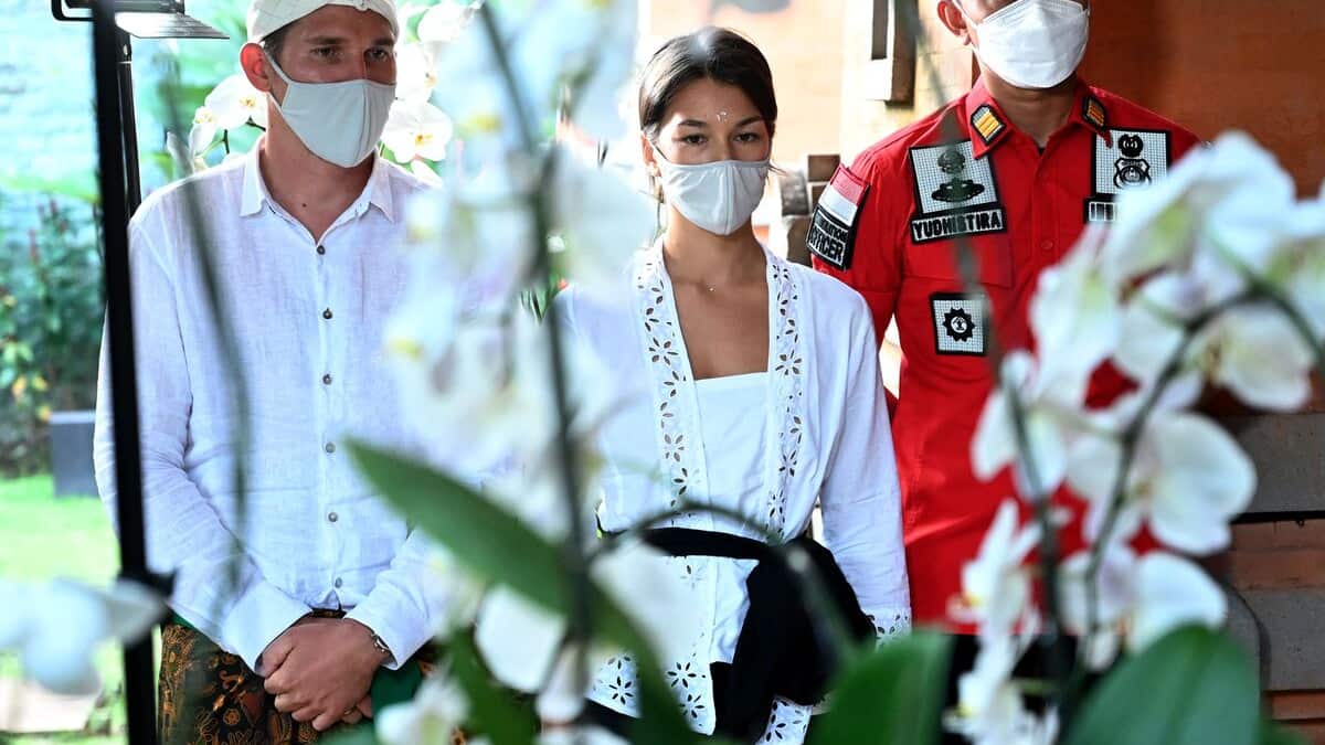Un couple russe expulsé de Bali pour une photo de nu sur un arbre sacré