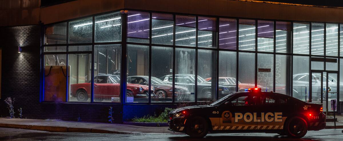 Montréal: un commerce de véhicules usagés ciblé de nouveau par un cocktail Molotov
