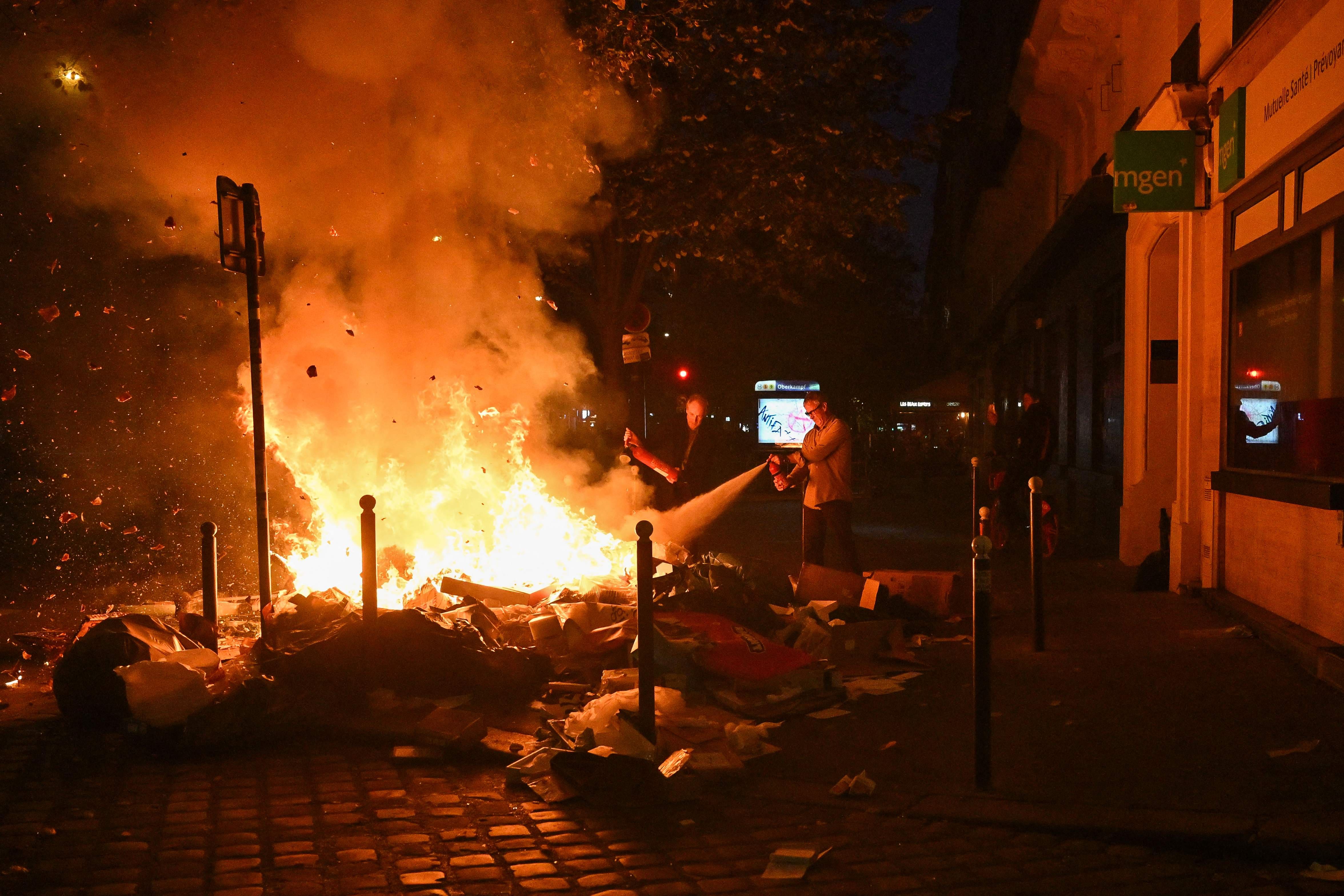 Violences en France: Macron promet la fermeté, nouvelles tensions à Paris et Lyon