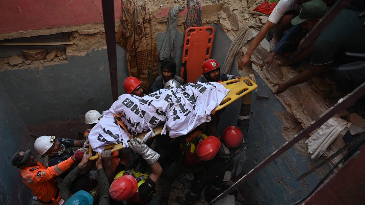 Pakistan: au moins 16 morts dans l'effondrement d'un immeuble à Karachi