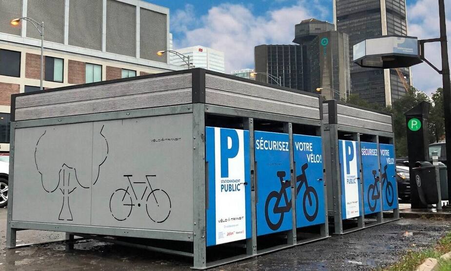 Les cyclistes peuvent stationner gratuitement leurs vélos dans l'un des douze casiers aménagés près de l’École de technologie supérieure (ÉTS) au centre-ville de Montréal par Vélo-Transit en partenariat avec l'Agence de mobilité durable et Jalon.