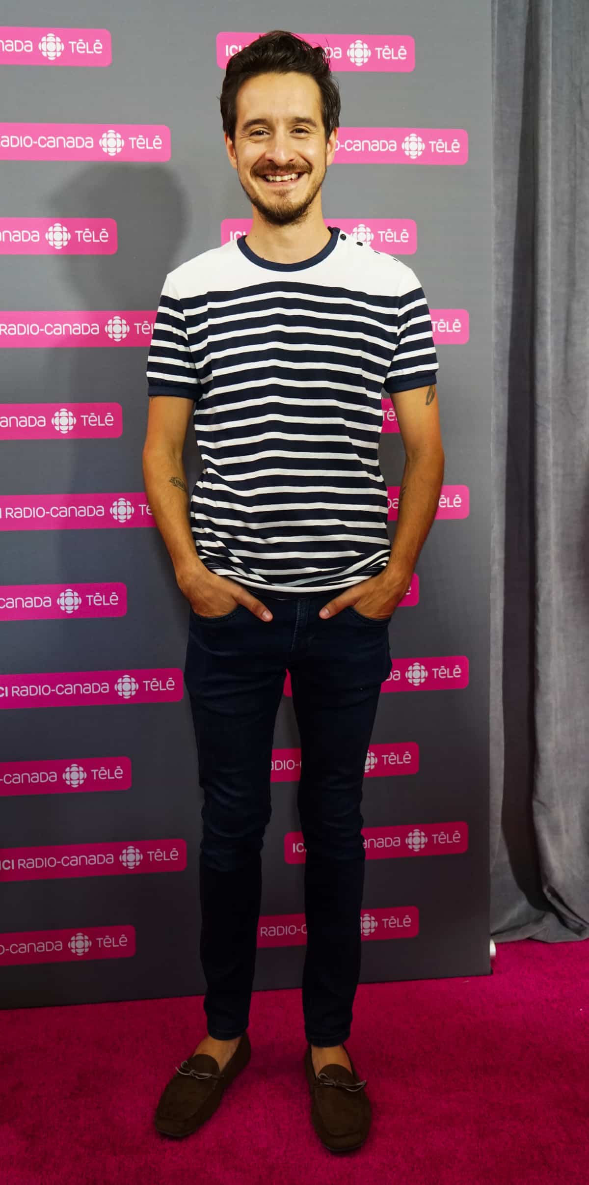 Il répond à la question à propos de son émission