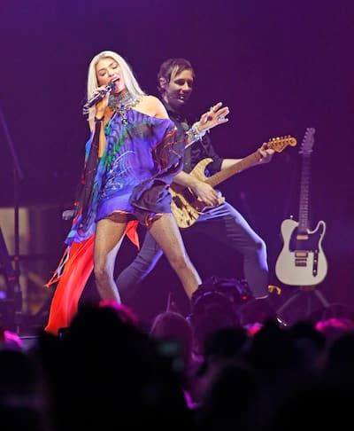 Shania Twain on fire, fit and entertaining