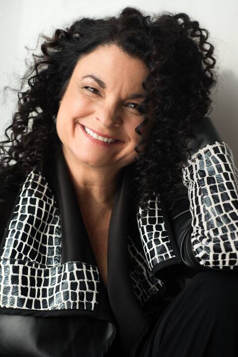 Mère adoptive de deux enfants trisomiques et préposée aux bénéficiaires dans une maison de soins palliatifs de Chicoutimi, Jeanick Fournier, 49 ans, a renversé les juges de Canada’s Got Talent, mardi soir.