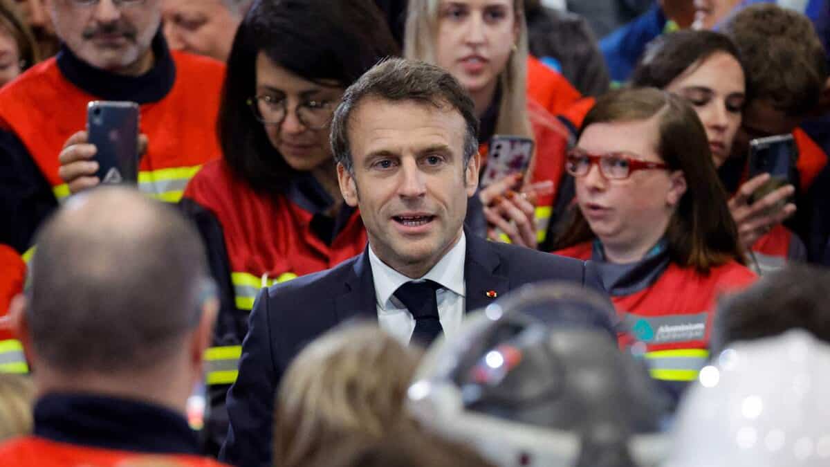 Macron suscite embarras et polémique avec sa «pause réglementaire ...
