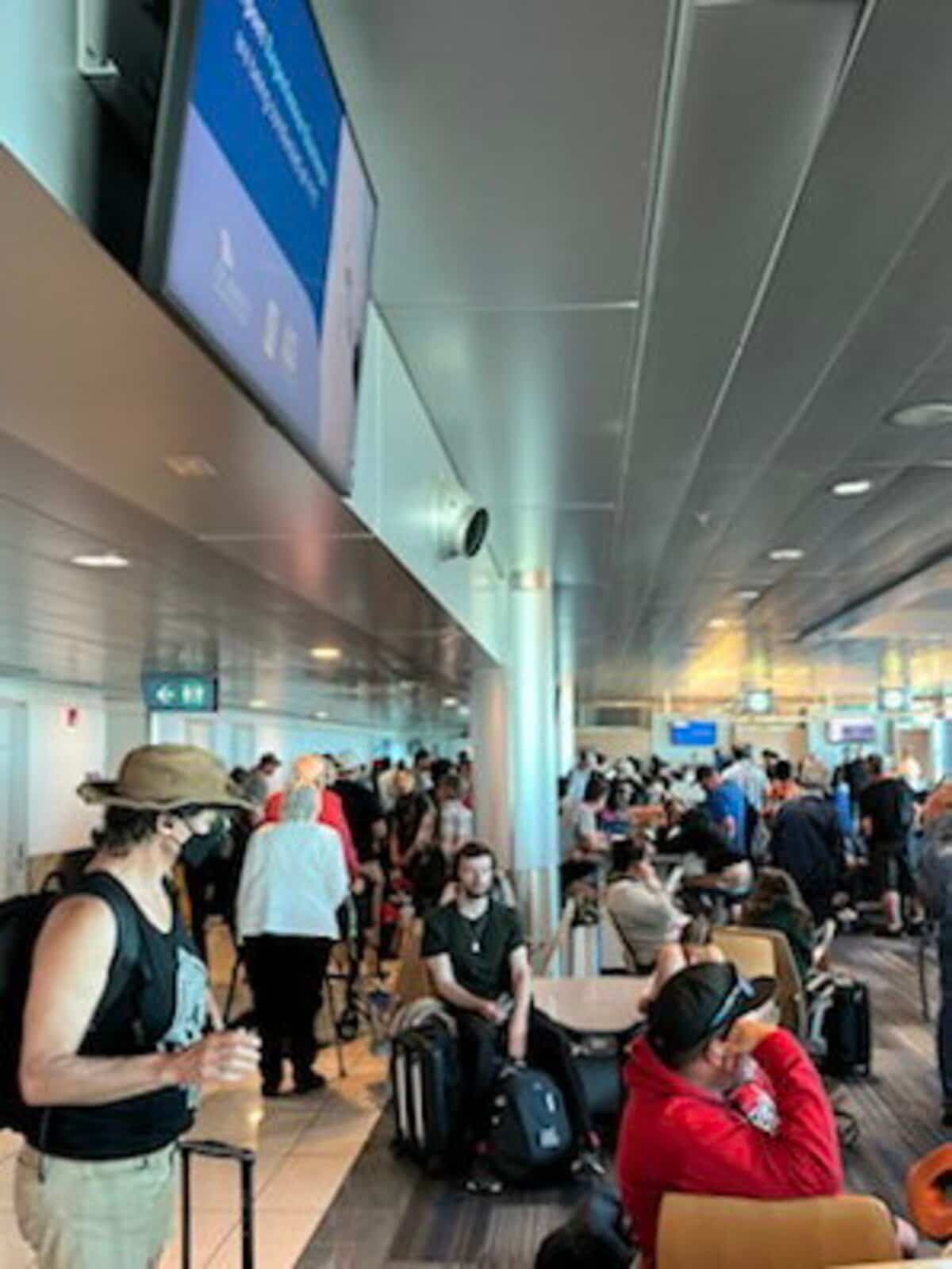 Un vol entre Lisbonne et Montr&eacute;al se pose 10h &agrave; Saint-Jean parce que le pilote a atteint le maximum de ses heures travaill&eacute;es