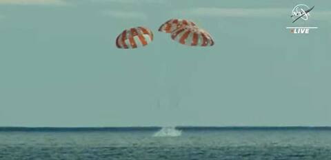 MEX-NASA'S-ORION-CAPSULE-SPLASHS-DOWN-IN-PACIFIC-After-SUCC