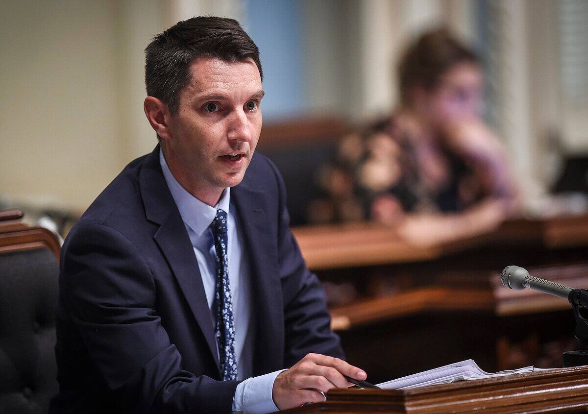 Atteint de la COVID-19, le d&eacute;put&eacute; de Pontiac presse les gens de recevoir leur 3e dose