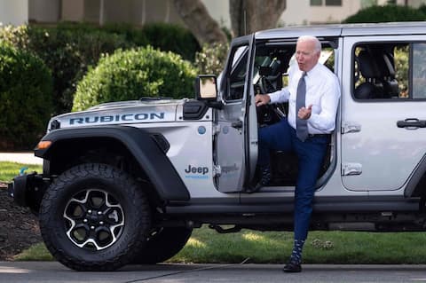 Voiture électrique: Biden veut que les États-Unis prennent le volant