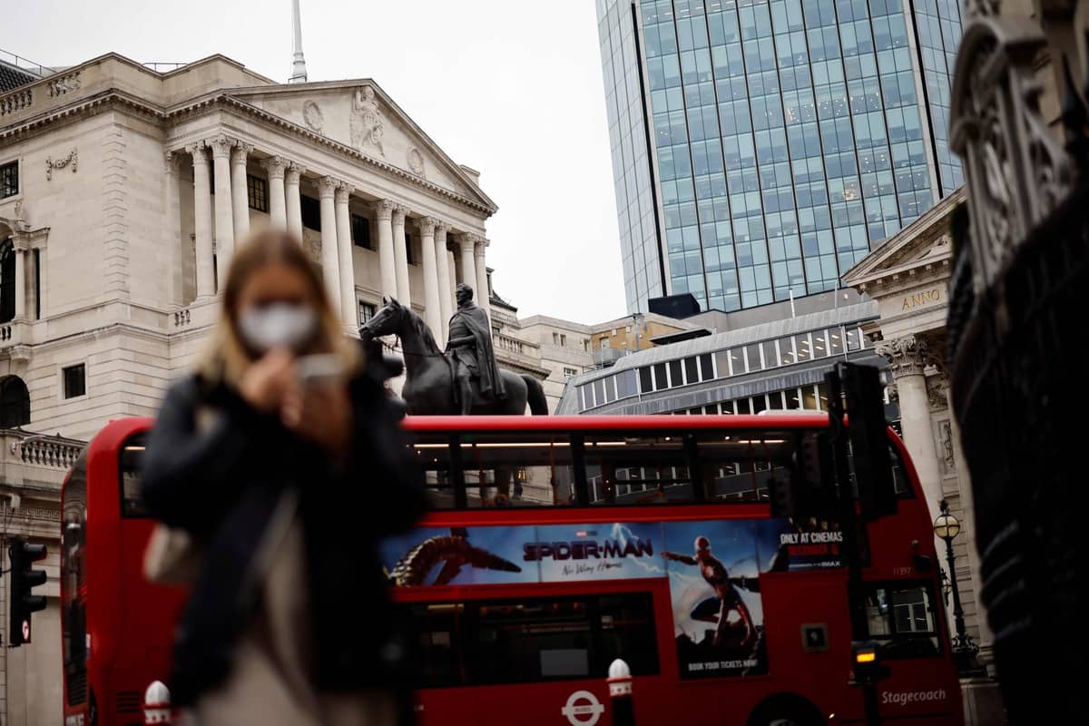 Omicron: vent de &laquo;panique&raquo; au Royaume-Uni avant les f&ecirc;tes